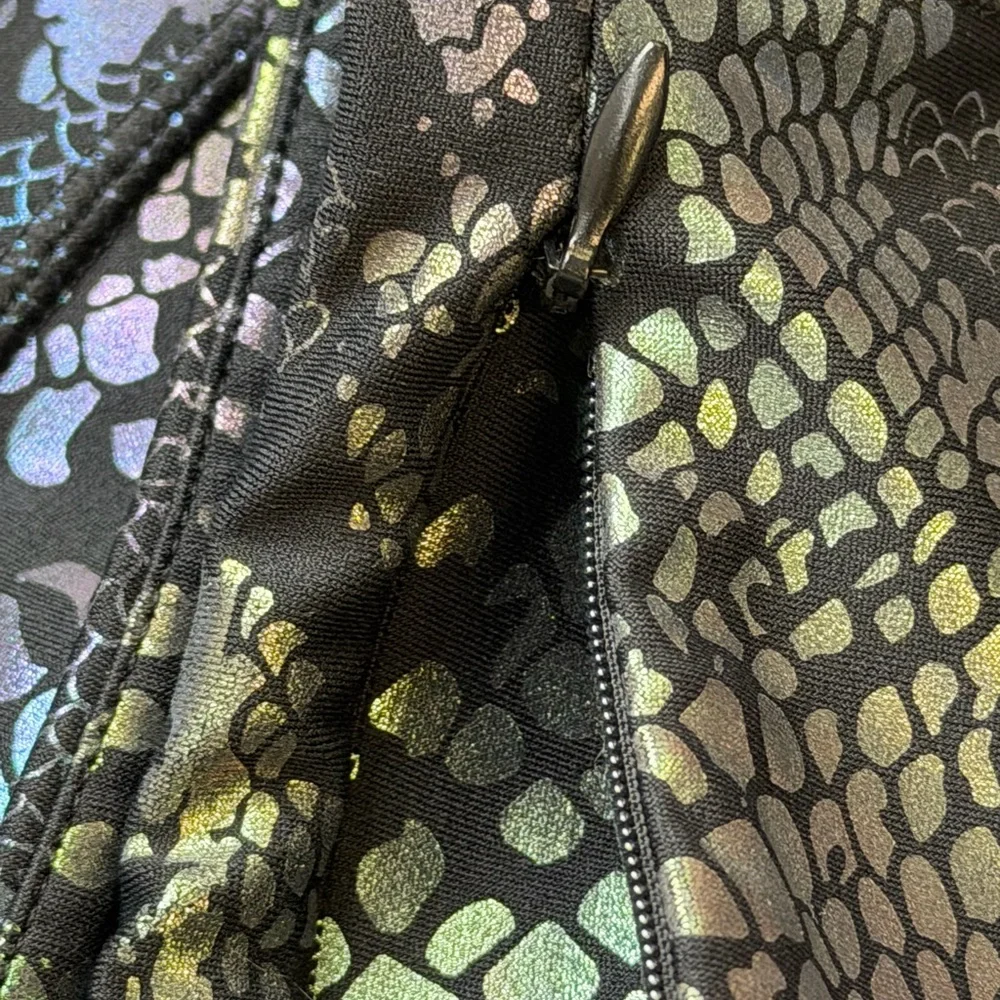 CVG Constantly Varied Gear Athletic Skort Snake Print Holographic Shorts Sz S - Picture 9 of 10